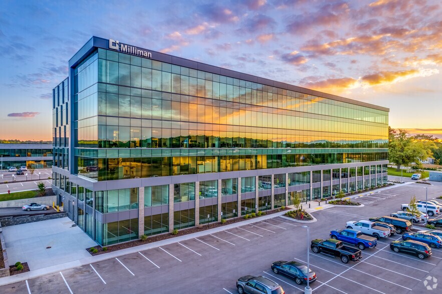 More Photos Of 17335 Golf Pkwy, Brookfield Office For Lease
