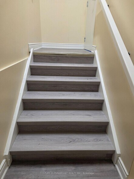 More Photos Of 587 Hanlon Creek Blvd, Guelph Showroom For Sale