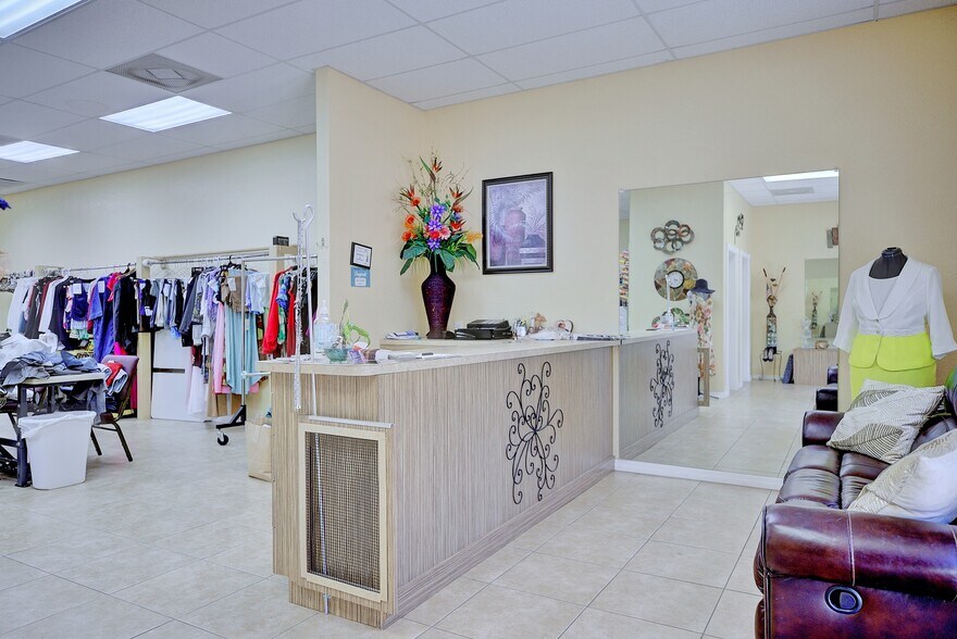 More Photos Of 5142 Schumacher Rd, Sebring General Retail For Sale