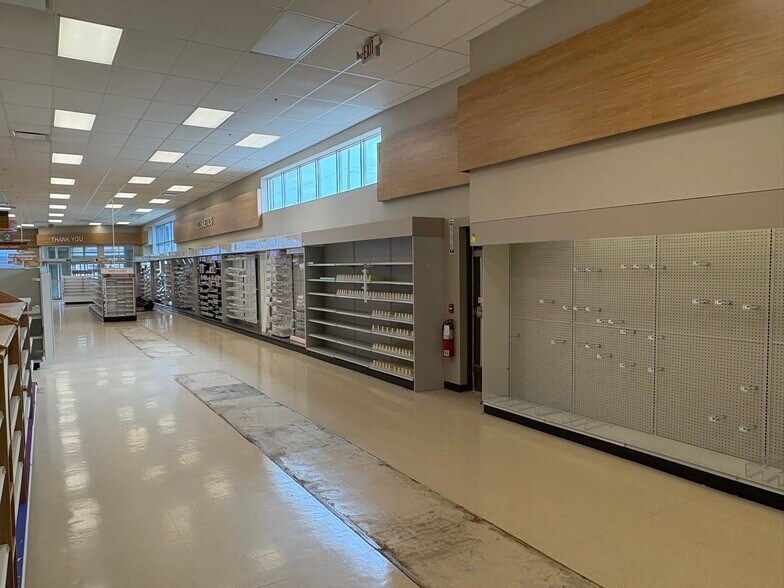 More Photos Of 1000 N Williams St, Paulding Drugstore For Sale