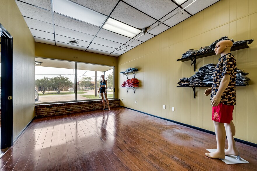 More Photos Of 203 E Main St, Forney Freestanding For Sale