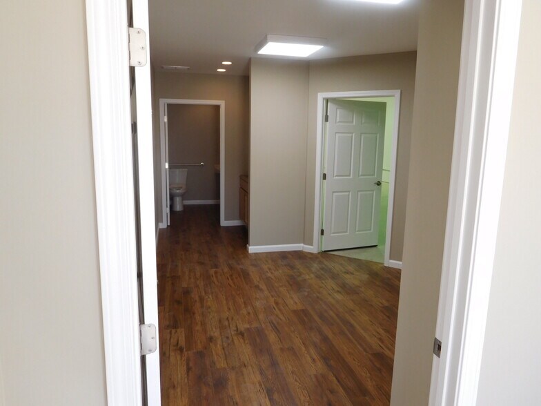 More Photos Of 3643 Explorer Trl, Oakwood Light Manufacturing For Lease