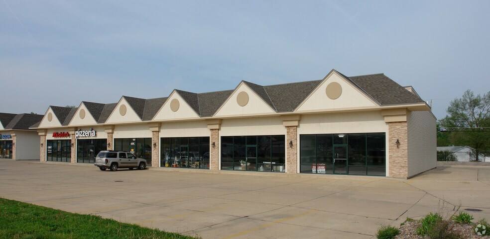 More Photos Of 135 Radio City Dr, Pekin Freestanding For Lease