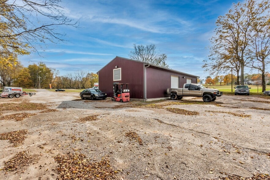 More Photos Of 6522 Polk Ln, Columbia Auto Repair For Sale