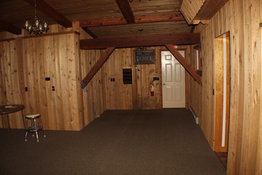 More Photos Of 1009 Jefferson St, Algoma General Retail For Sale