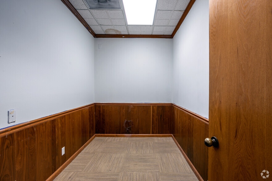 More Photos Of 428 E 4th St, Charlotte Office For Sale