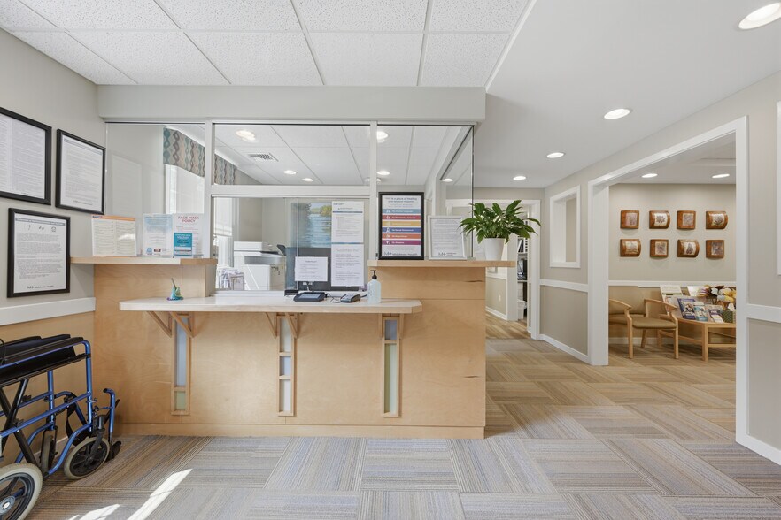 More Photos Of 35 Saybrook Rd, Essex Medical For Sale