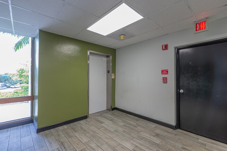 More Photos Of 5555 Hollywood Blvd, Hollywood Medical For Lease