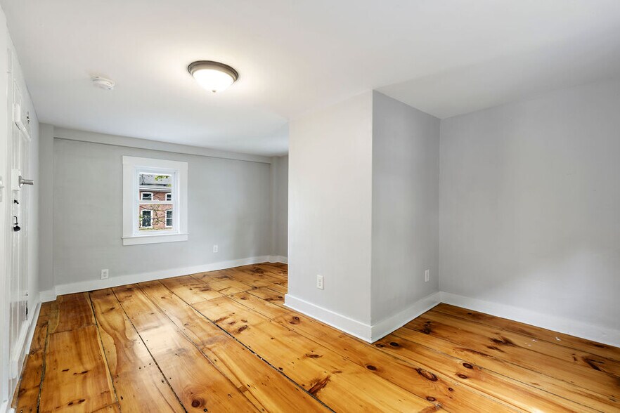 More Photos Of 3 Portsmouth Ave, Exeter General Retail For Sale