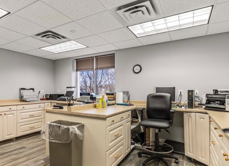 More Photos Of 361 King St, Midland Office For Lease