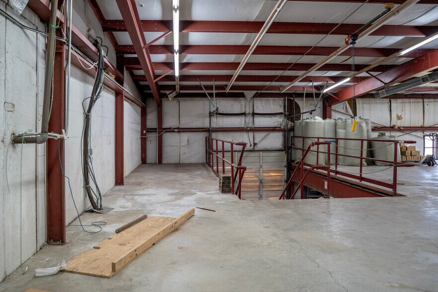 More Photos Of 4925 Avenue H, Rosenberg Warehouse For Lease