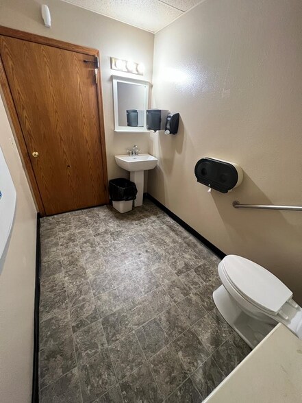 More Photos Of 1004 Main St, Manson General Retail For Sale