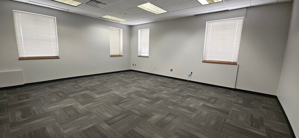 More Photos Of 1903 Keith St, Eau Claire Medical For Lease