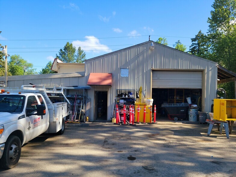 More Photos Of 816 99th St E, Tacoma Flex For Sale