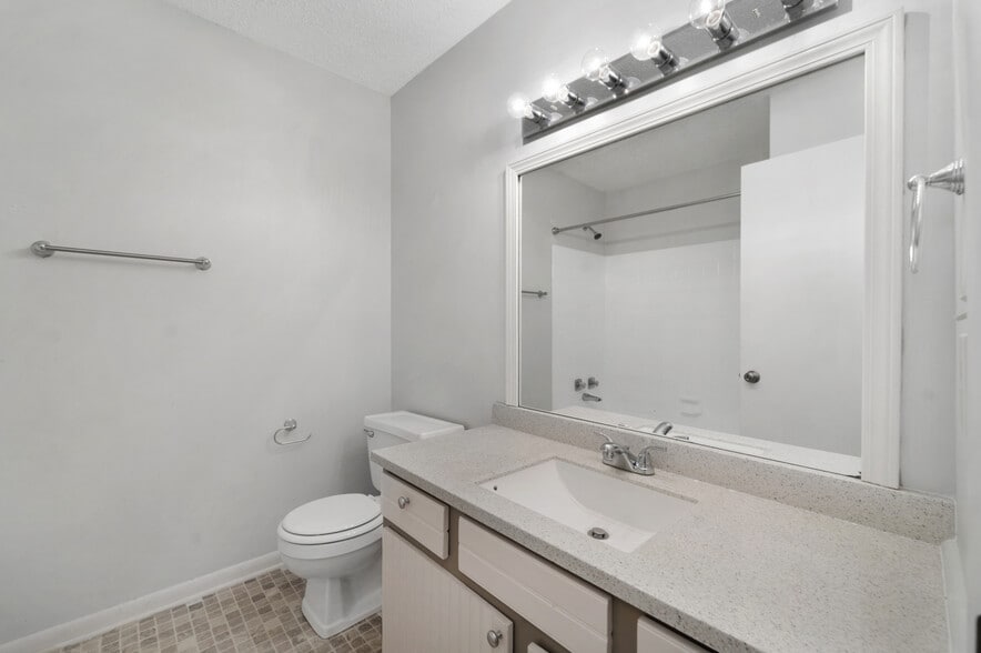 More Photos Of 1012-1032 Hickory Hill Ln, Hermitage Apartments For Sale