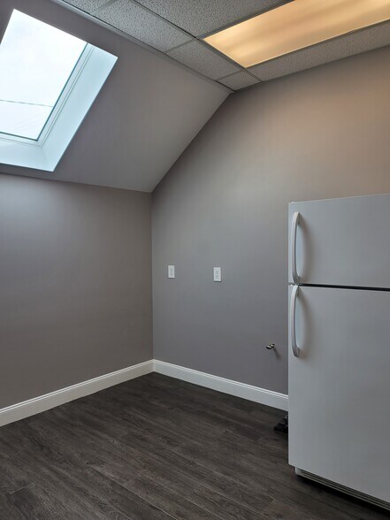 More Photos Of 15000 Madison Ave, Lakewood Office Residential For Lease