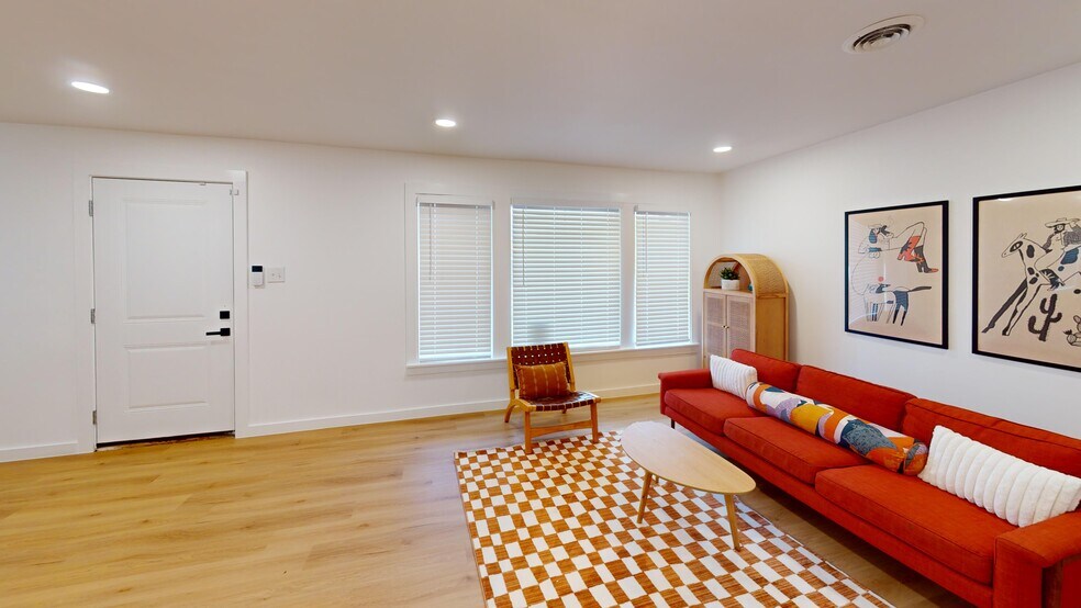 More Photos Of 4311 S 1st St, Austin Office For Sale