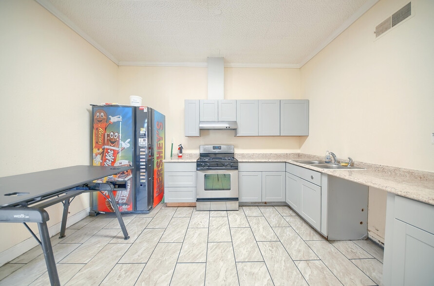 More Photos Of 33 E Magnolia St, Stockton Office For Lease