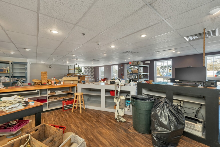 More Photos Of 45 Londonderry Tpke, Hooksett Office For Lease