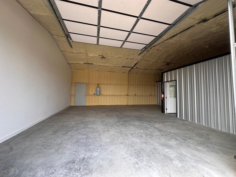 More Photos Of 4916 Fairview Road Unit #103, Millsap Industrial For Lease