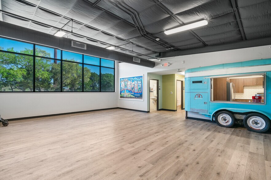 More Photos Of 6111 N FM 620, Austin Daycare Center For Lease