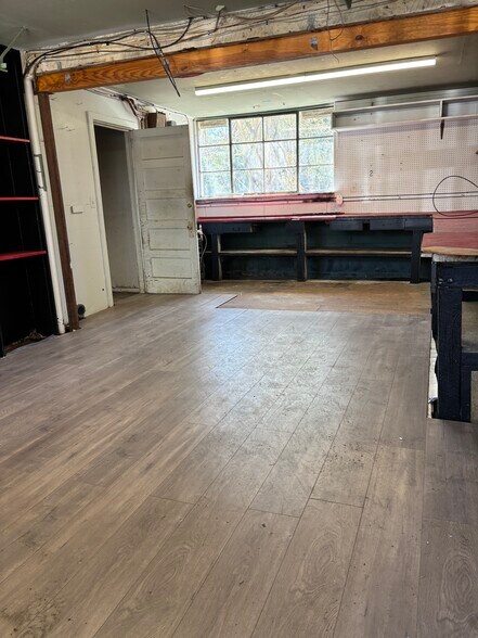 More Photos Of 9 Waterville Rd, Avon Office For Lease