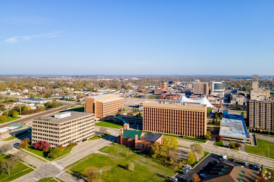 Primary Photo Of 31 E Judson St, Pontiac Unknown For Lease