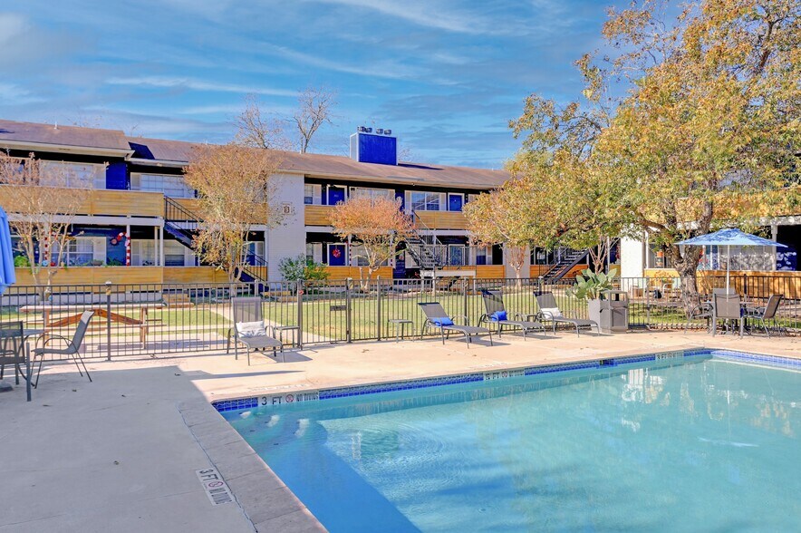 Primary Photo Of 483 Laurel Ln, New Braunfels Apartments For Sale