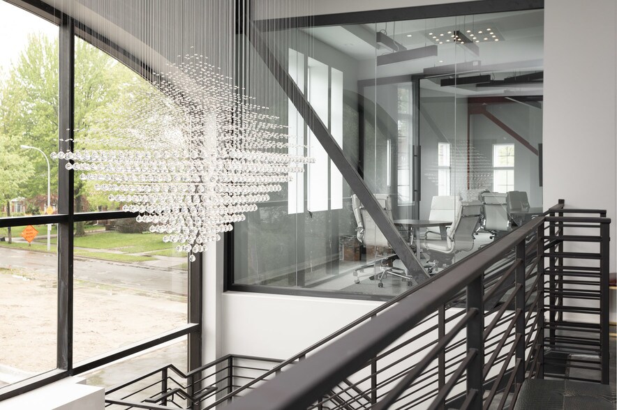 More Photos Of 17108 Mack Ave, Grosse Pointe Office For Lease