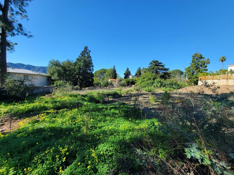Primary Photo Of 2442 Cross st, La Crescenta Land For Sale
