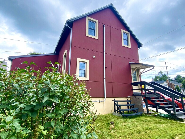 More Photos Of 202 Main St, Hellertown Office For Lease