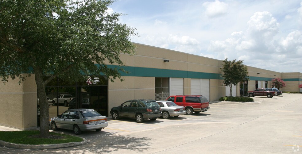 More Photos Of 12000 Crownpoint Dr, San Antonio Unknown For Lease