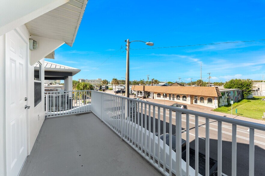 More Photos Of 41 N Orlando Ave, Cocoa Beach Office For Sale