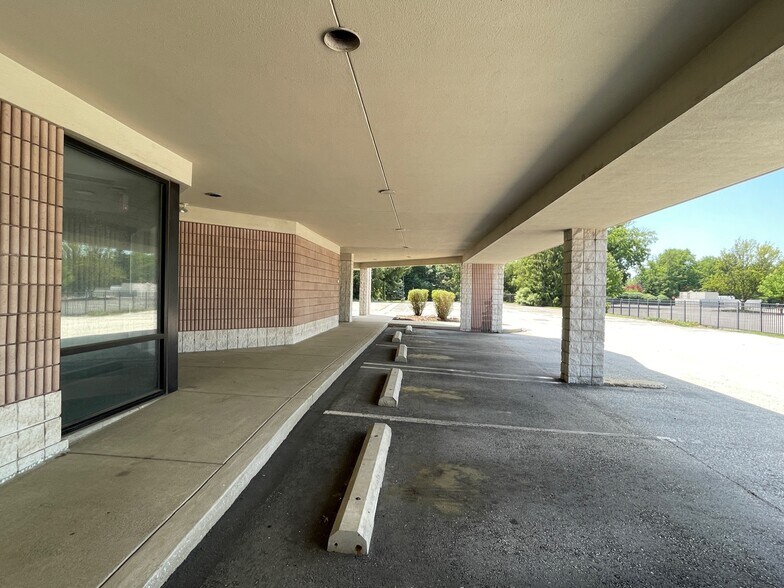 More Photos Of 720 W Lancaster Ave, Bryn Mawr Freestanding For Lease