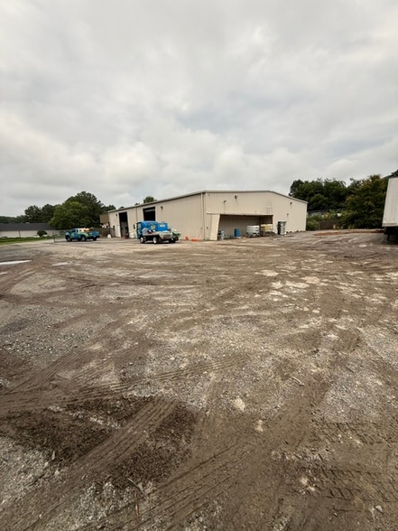 More Photos Of 1030 Nine N Dr, Alpharetta Distribution For Lease