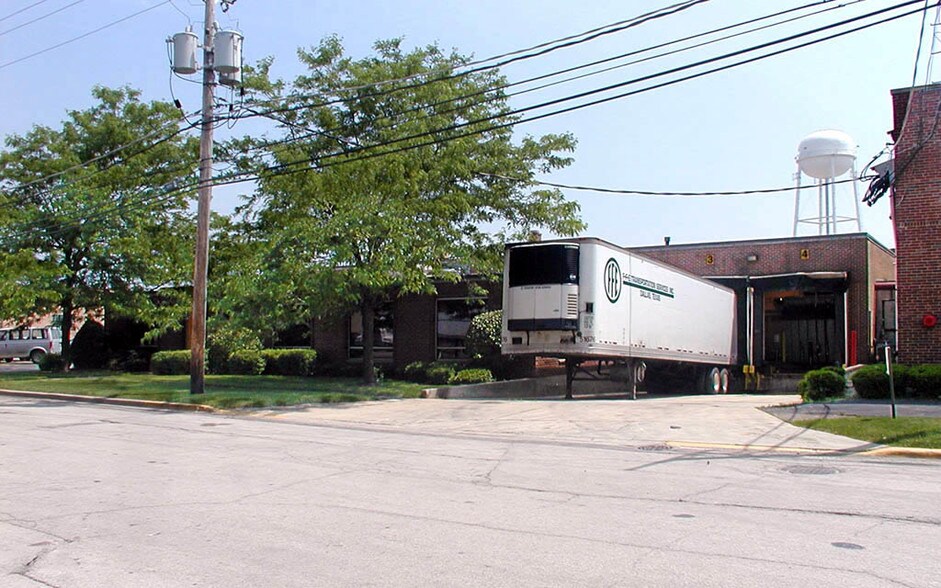 More Photos Of 7455 St. Louis Ave, Skokie Warehouse For Lease