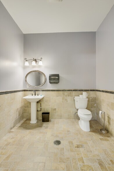 More Photos Of 3500 Lohmans Ford Rd, Lago Vista Warehouse For Sale