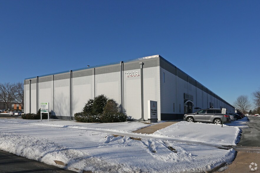 More Photos Of 9208 S James Ave, Bloomington Warehouse For Lease