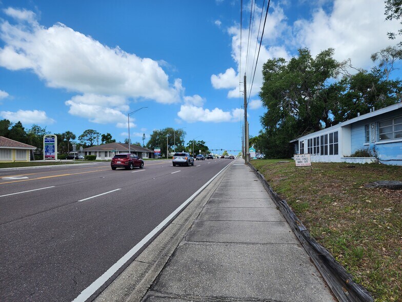 More Photos Of 2455 Bee Ridge Rd, Sarasota Office For Sale