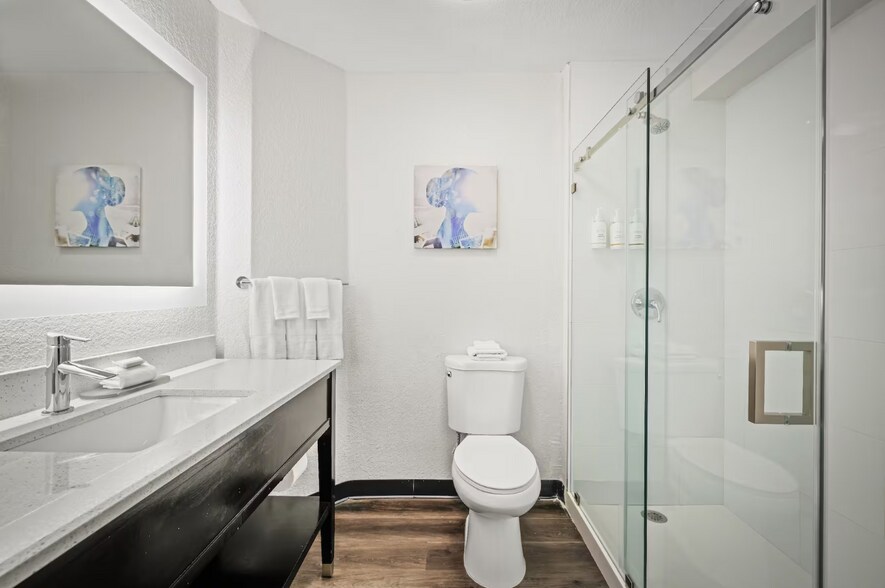 More Photos Of 8730 NW 27th St, Miami Hotel For Sale