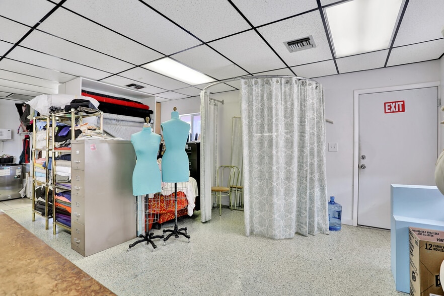 More Photos Of 311 E Prospect Rd, Oakland Park General Retail For Sale