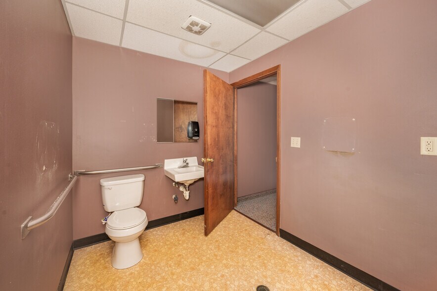 More Photos Of 203 S 3rd Ave, Big Rapids Medical For Sale