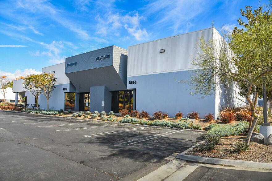 Primary Photo Of 1586-1590 Sunland Ln, Costa Mesa Warehouse For Lease