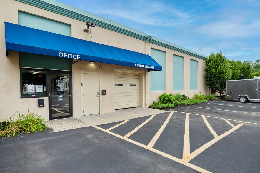 More Photos Of 130 Franklin St, Warren Warehouse For Lease