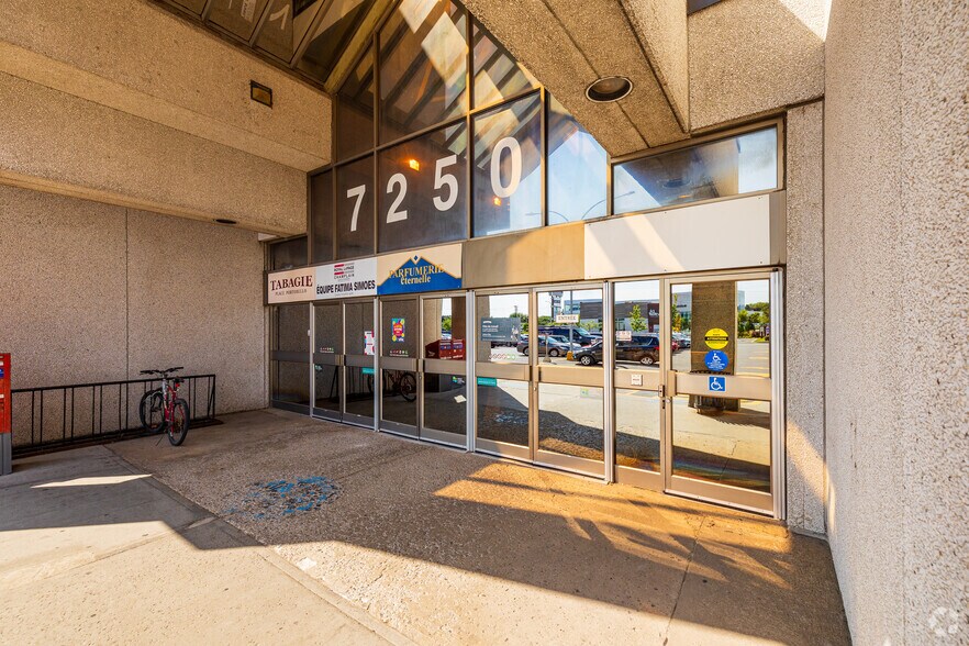 More Photos Of 7200-7250 Boul Taschereau, Brossard General Retail For Lease