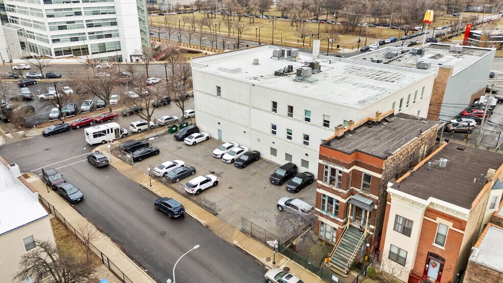 More Photos Of 1110 S Oakley Blvd, Chicago Office For Sale