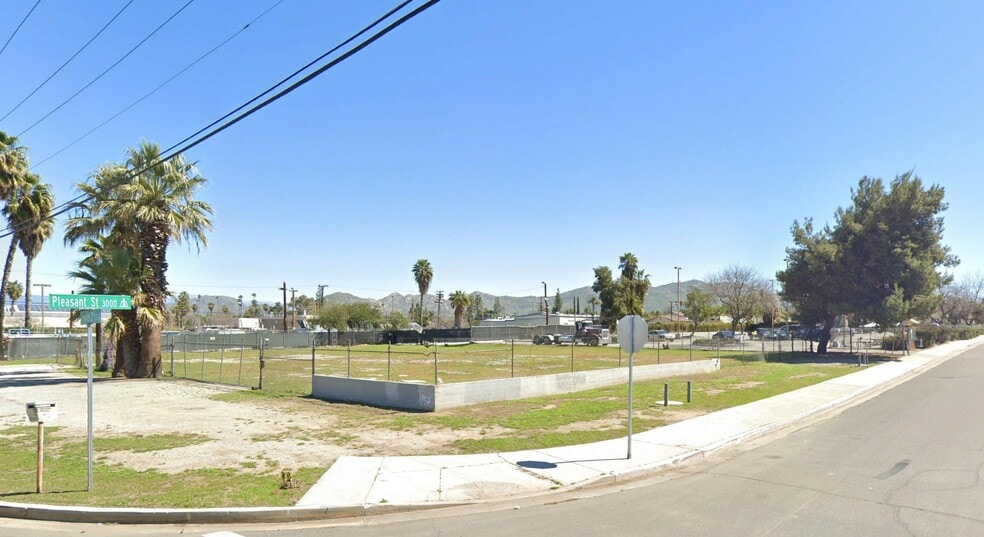 More Photos Of 4526 Commerce St, Riverside Land For Sale