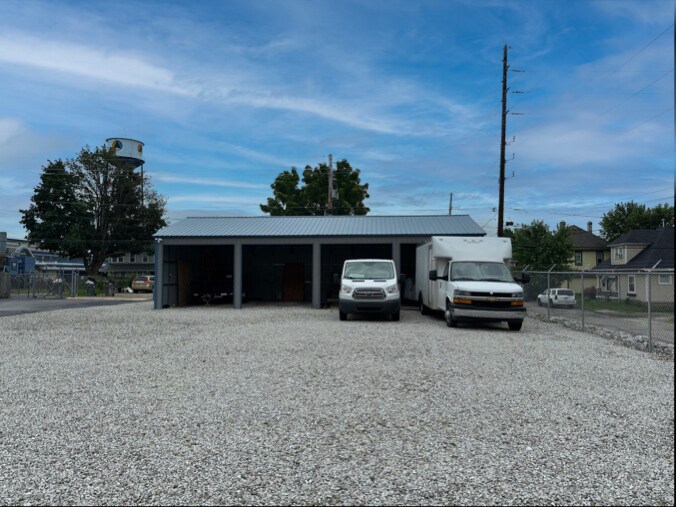 More Photos Of 2015 S East St, Indianapolis Light Manufacturing For Lease