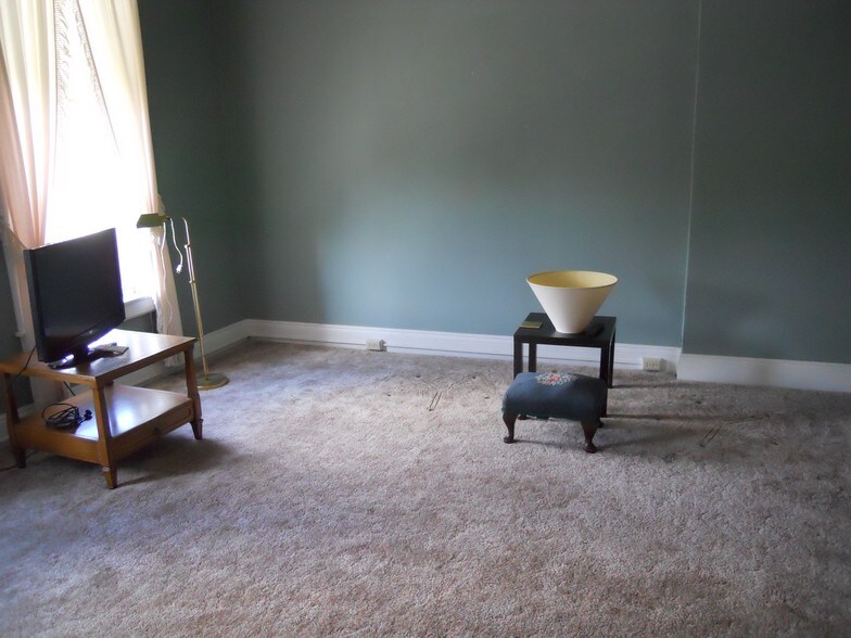 More Photos Of 115 S Main St, Vassar Office Residential For Lease