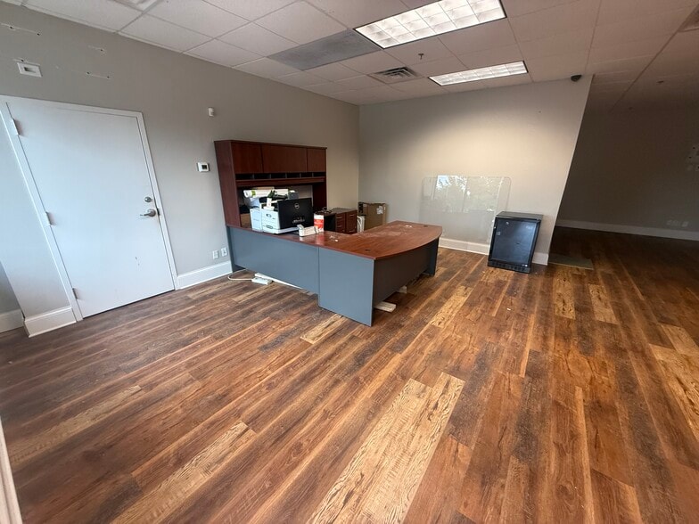 Primary Photo Of 2400 Lime Kiln Ln, Louisville General Retail For Lease